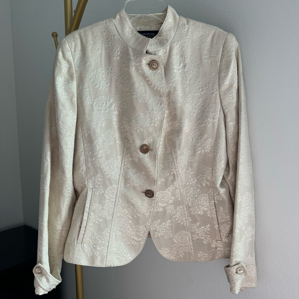 Jones New York Signature Jacquard Creamy Tan & Gold Metallic Blazer - Size 8